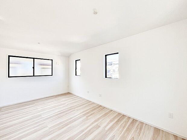 窓からのやさしい光が心地よいプライベートルーム