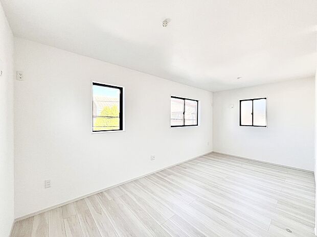 窓からのやさしい光が心地よいプライベートルーム