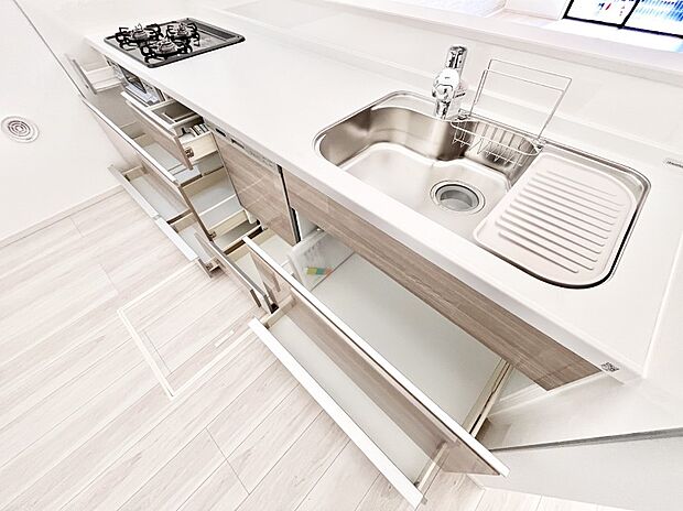 使いやすさを優先したスライド式収納タイプ!