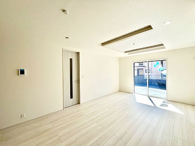 折上天井は立体的な奥行きがあるので、天井が広く見えて開放的な空間を演出できます。