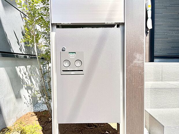 外観「宅配ボックス」 時間を気にせず宅配物をいつでも安全に受け取れます。