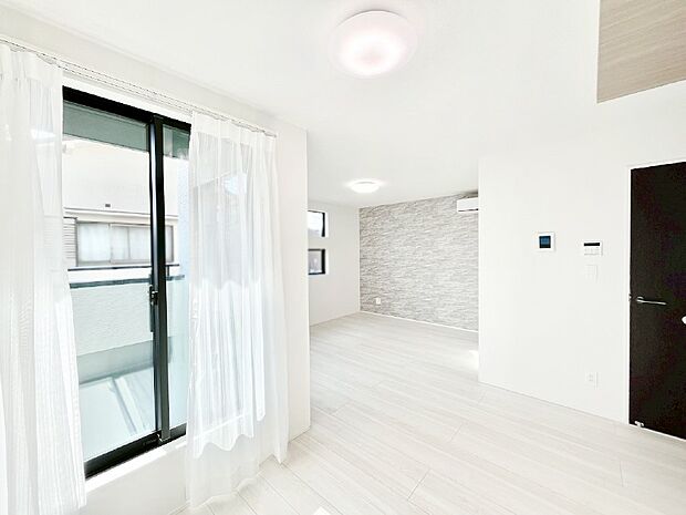 バルコニーに面した明るいLDKは家族みんなの快適空間