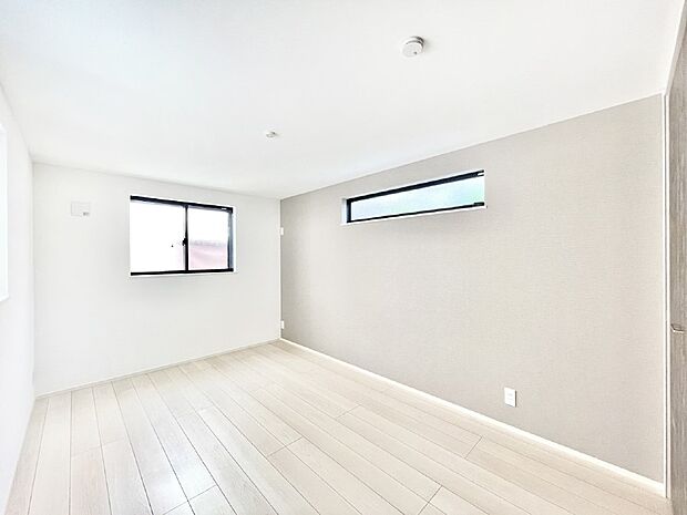 2面採光で気持ちよく自然光が取り入れられるのでお子様のお部屋にもピッタリ