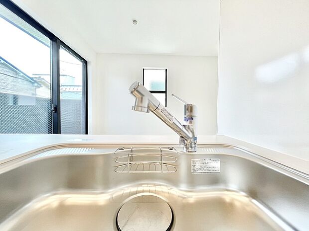 いつでも清潔なおいしいお水を。一つの水栓で水道水と浄水を使い分け。