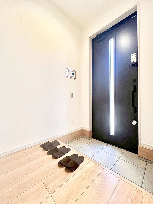 明るい玄関はお客様をお出迎えするのにぴったりです!