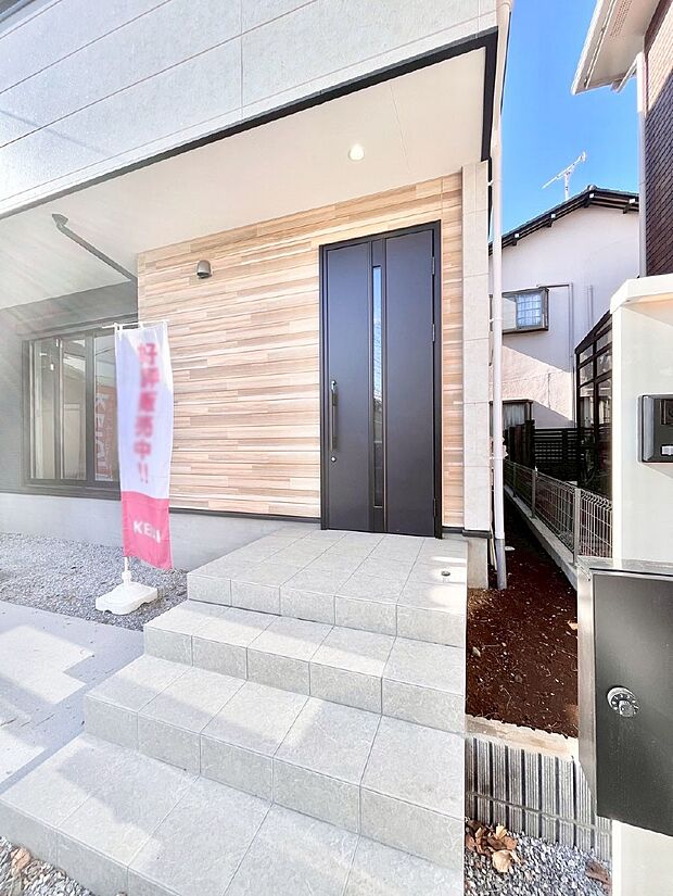 大切な家族、来客を出迎える玄関。