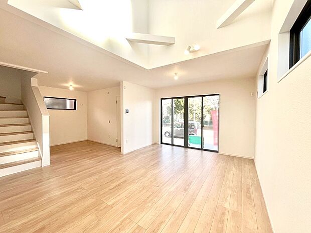 家族団らんの時間も増えそうなくつろぎのリビングダイニング。   