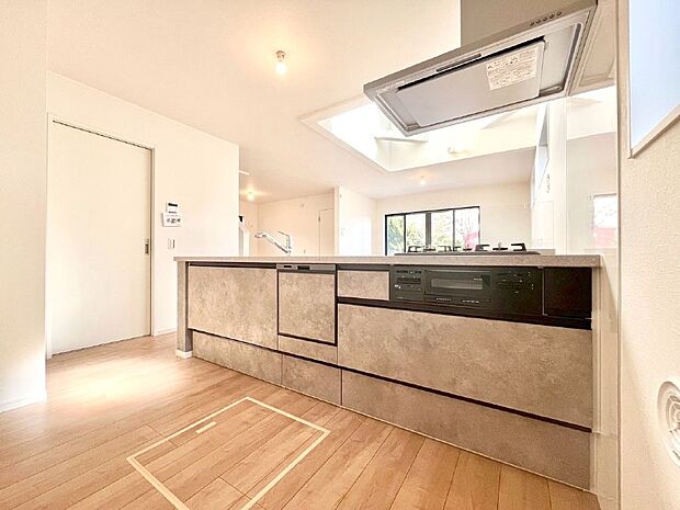 料理をしながらでもご家族との会話を楽しめる対面キッチン