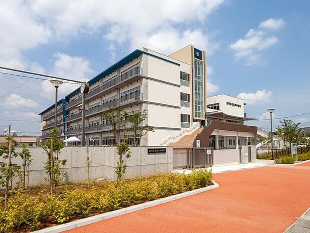 中学校 900m 吉川市立吉川中学校