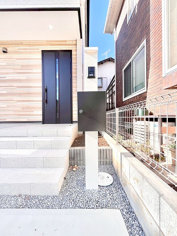 シンプルデザインのポスト。