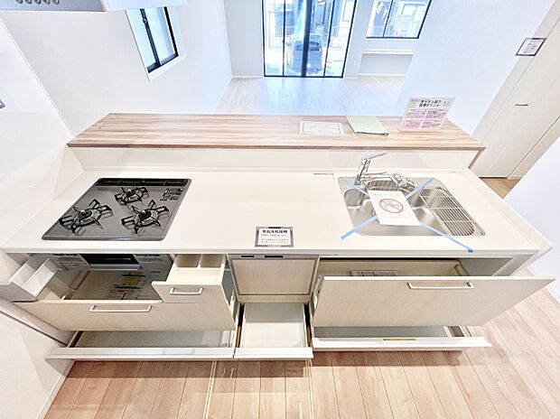 使いやすさを優先したスライド式収納タイプ!