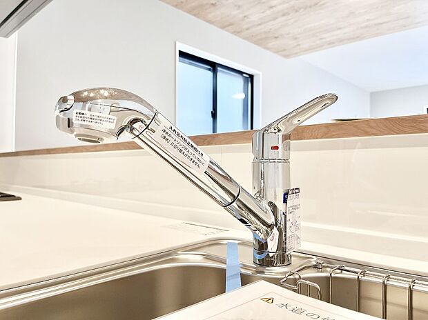 いつでも清潔なおいしいお水を。一つの水栓で水道水と浄水を使い分け。