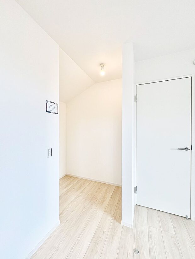 ウォークインクローゼットの活用で生活空間スッキリ