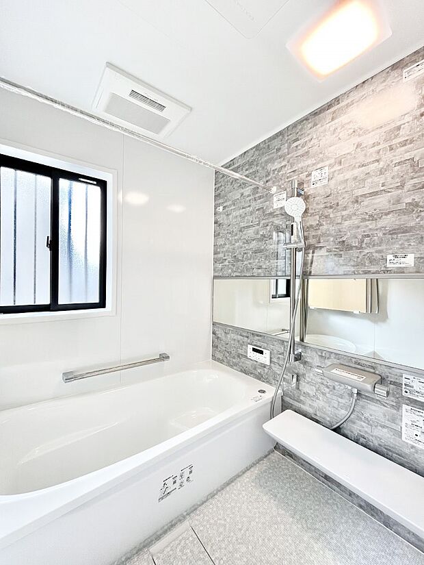 落ち着いた雰囲気でゆっくりお寛ぎいただけるバスルーム