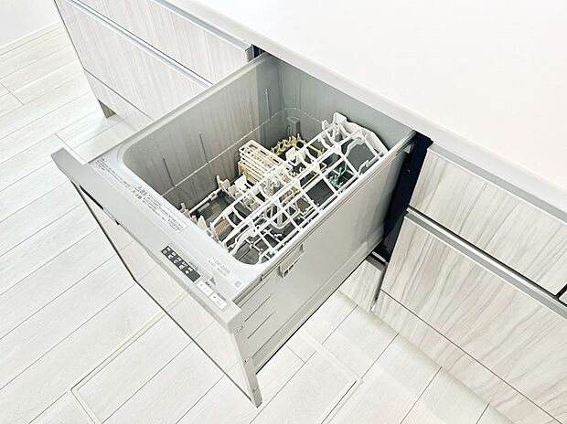 面倒なお片づけは食洗機にお任せ！家事の負担が減って、時間にも気持ちにもゆとりができます。