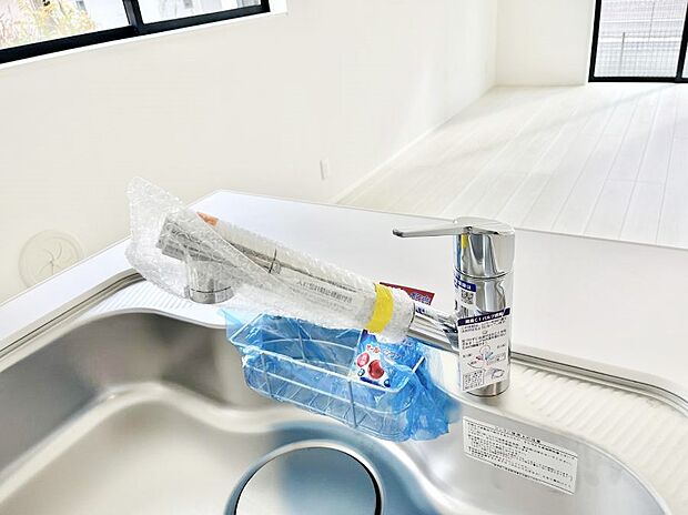 いつでも清潔なおいしいお水を。一つの水栓で水道水と浄水を使い分け。