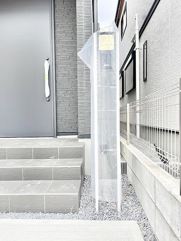 シンプルデザインのポスト。