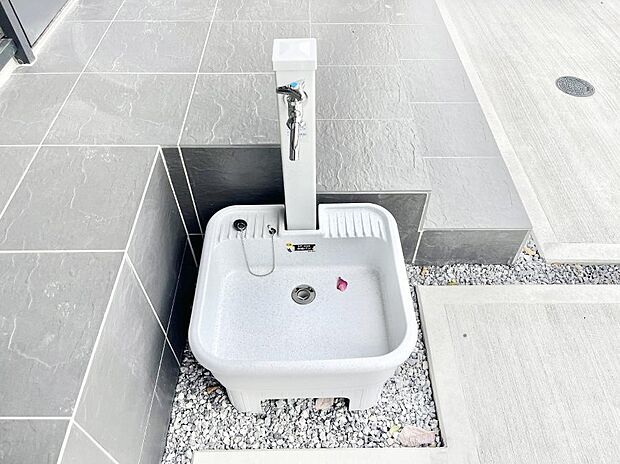 外水栓があると、庭のお手入れやちょっとした手洗い・洗車に便利です!