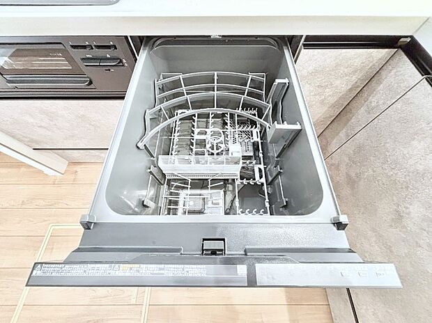 面倒なお片づけは食洗機にお任せ！家事の負担が減って、時間にも気持ちにもゆとりができます。