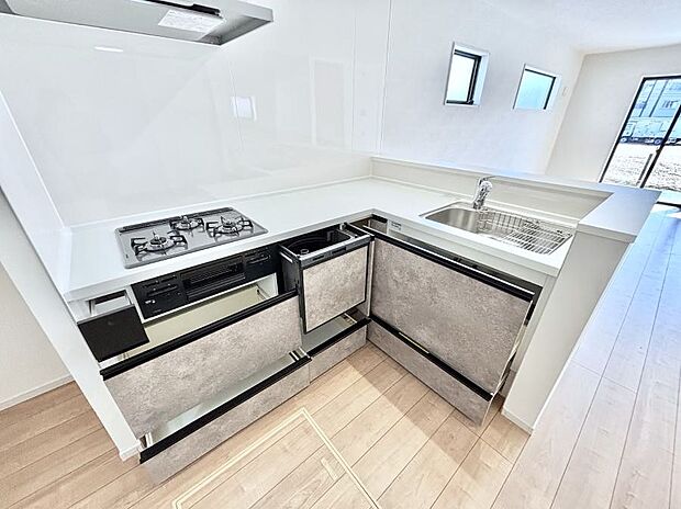 使いやすさを優先したスライド式収納タイプ!