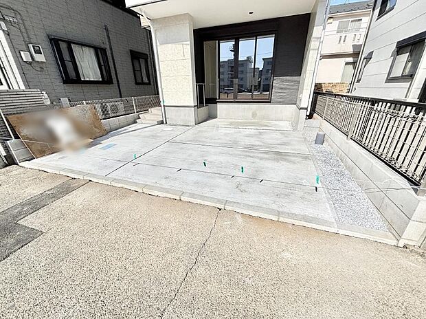 目の前が駐車場だと、雨の日も、大量にお買い物をした時も便利ですよね