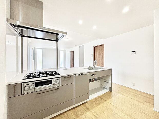 料理をしながらご家族との会話を楽しめる対面カウンターキッチン