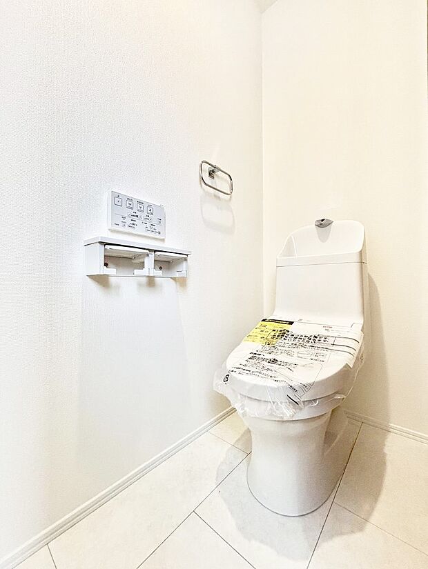 明るく清潔感のあるトイレです。