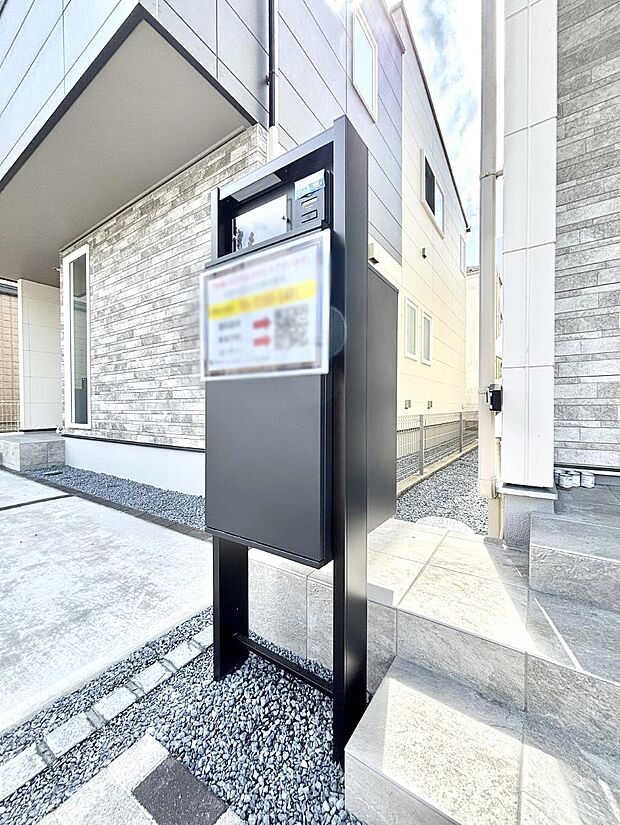 宅配ボックス付きで時間を気にせず宅配物をいつでも安全に受け取れます。