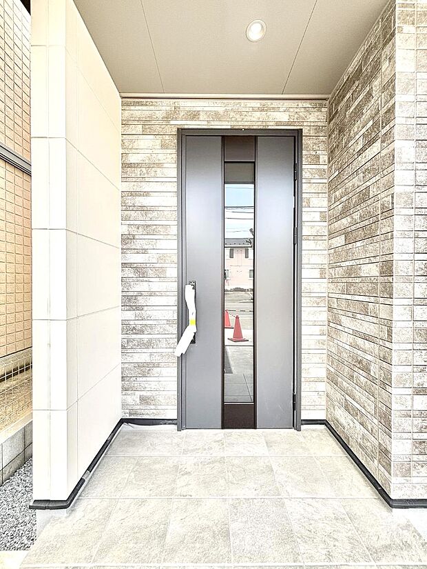 大切な家族、来客を出迎える玄関。