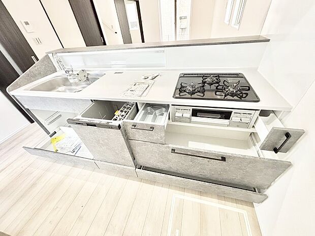 使いやすさを優先したスライド式収納タイプ!