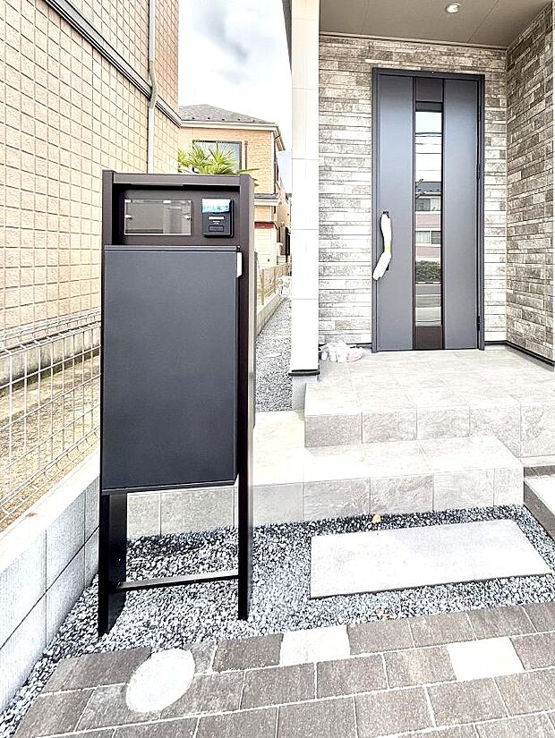 シンプルデザインのポスト。