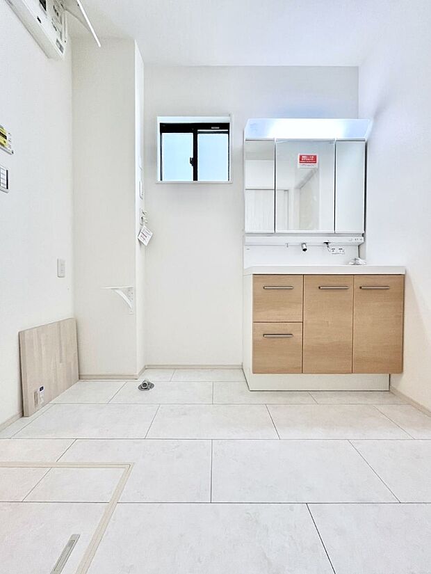 ゆとりの洗面スペースで朝の身支度もスムーズに