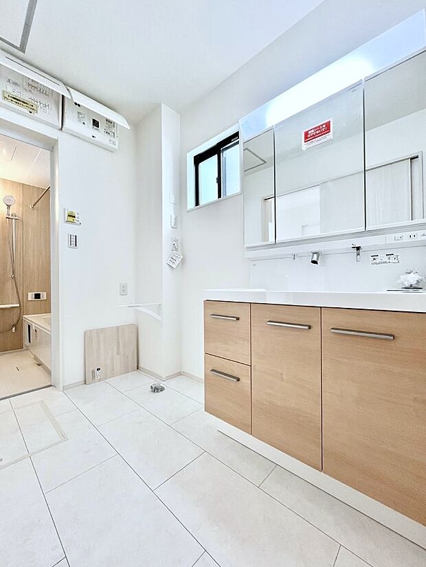 清潔感のある快適空間です。毎日の身支度も気持ち良くお使い頂けます。