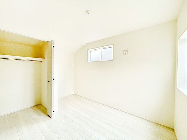 クローゼット付きのお部屋でスッキリとした空間でゆったり寛げます!