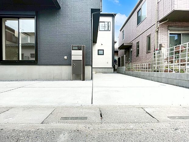 カースペースは2台駐車可。セカンドカーや来客時に便利です！