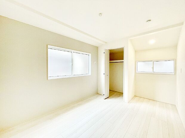 プライベート時間も充実しそう!アクセントクロスがオシャレな洋室。