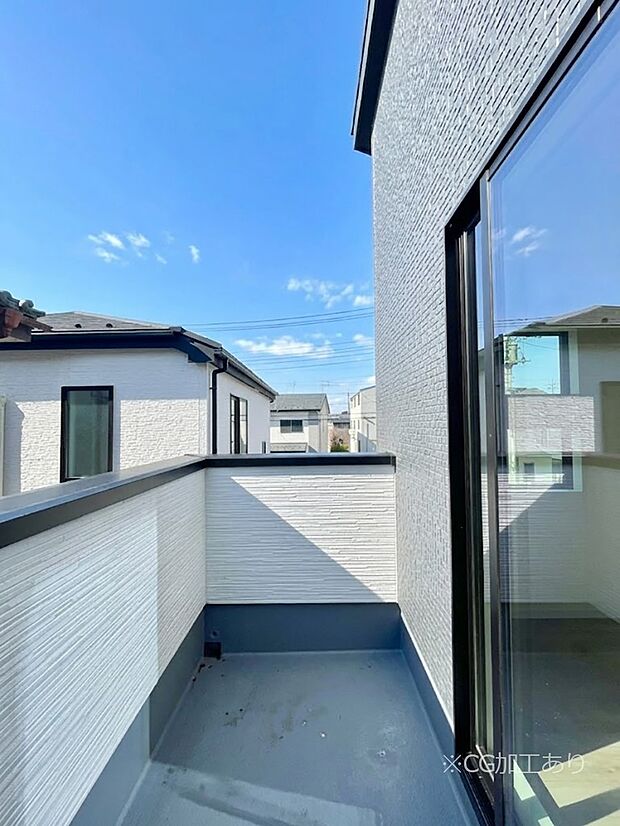 ゆったりバルコニーだから沢山お洗濯ものを干せます。