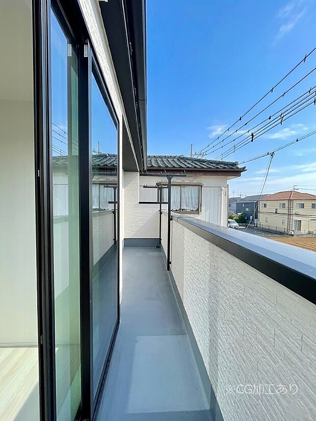 ゆったりバルコニーだから沢山お洗濯ものを干せます。