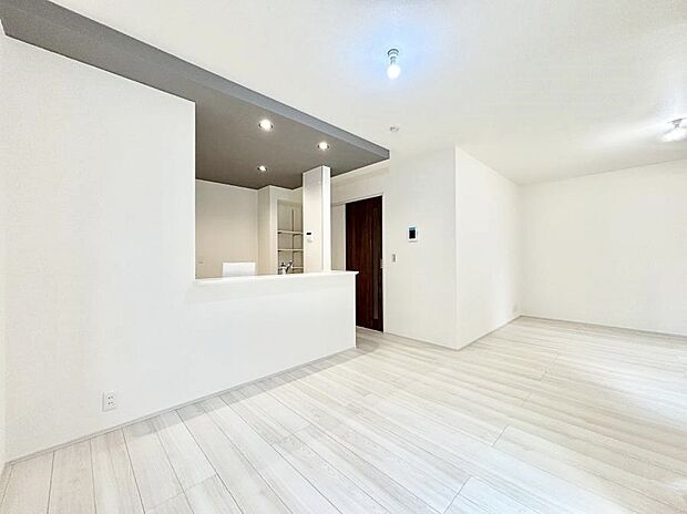 家族の笑顔が自然と生まれてくる、そんな雰囲気のダイニングに仕上がっています