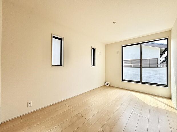 明るいバルコニーサイドに洋室を設置。目覚めの良い寝室に。