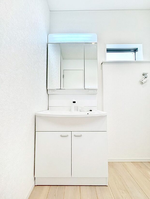 収納力と機能性に優れた洗面化粧台