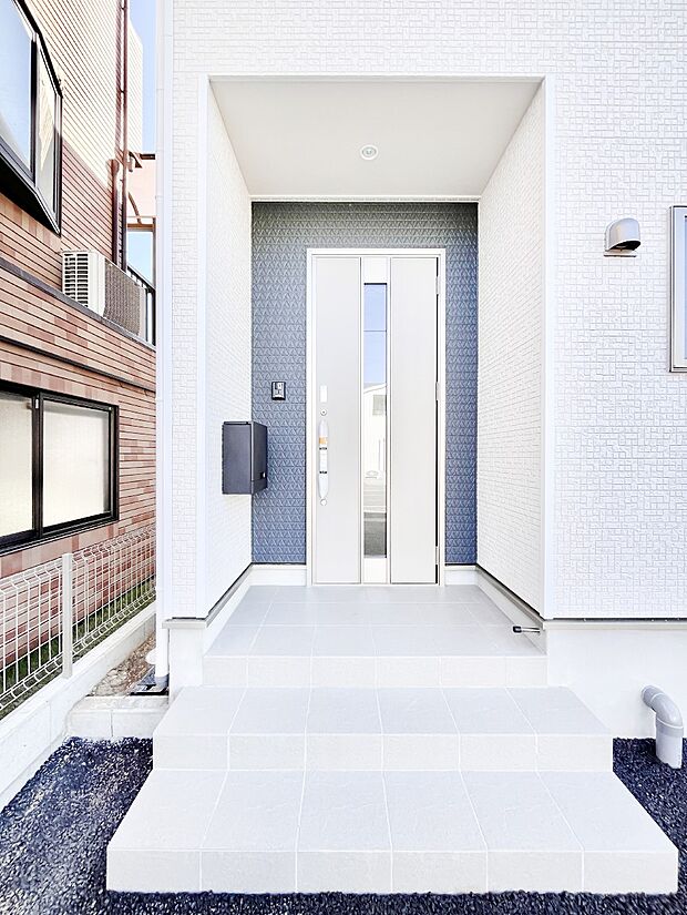 大切な家族、来客を出迎える玄関。