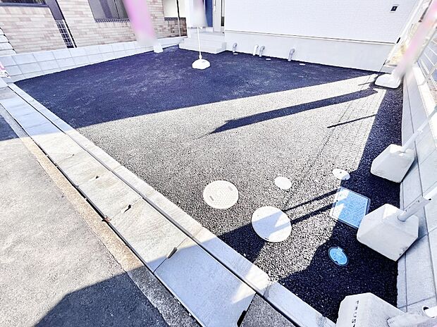 目の前が駐車場だと雨の日も大量にお買い物をした時も便利ですね