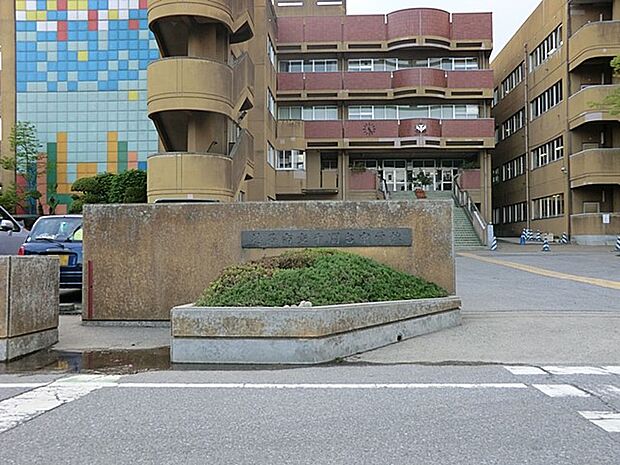 中学校 850m 越谷市立千間台中学校