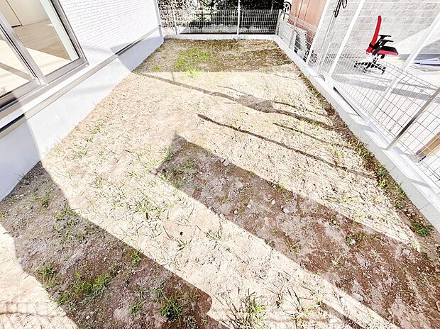 お子様の遊び場やガーデニングスペースとして様々な使い方ができますね。