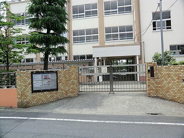 小学校 160m 足立区立東伊興小学校