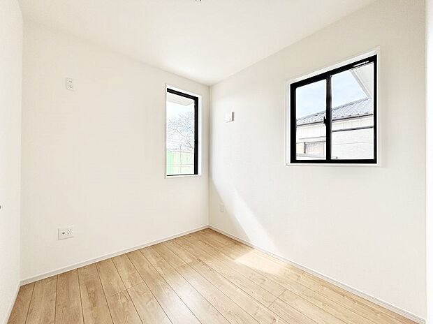 窓からのやさしい光が心地よいプライベートルーム