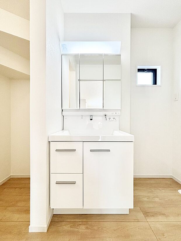 収納力と機能性に優れた洗面化粧台