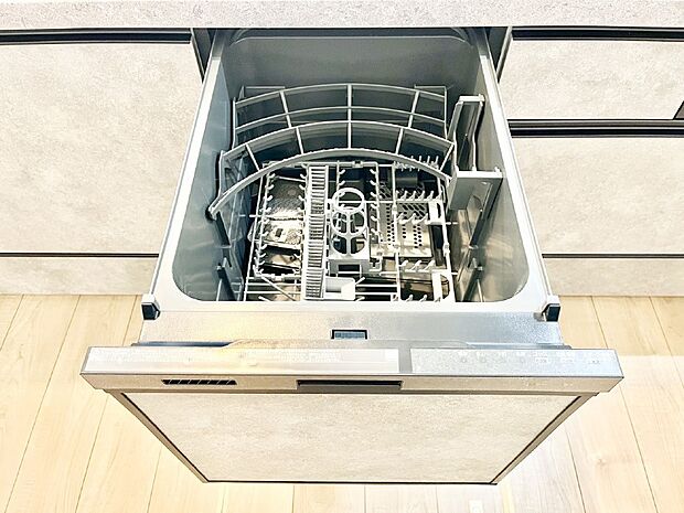 面倒なお片づけは食洗機にお任せ！家事の負担が減って、時間にも気持ちにもゆとりができます。