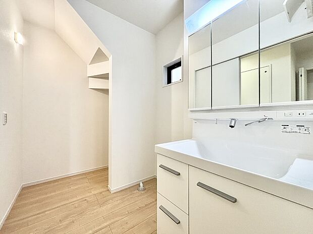 広々とゆとりのあるランドリースペース。